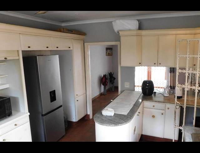 4 BEDROOM HOUSE FOR SALE IN WESTRIDGE